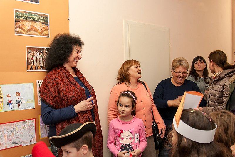 _DSC2012 copy.jpg - Откриване на изложба с рисунки на деца от ЦДГ "Синчец" в Детски и средношколски комплекс